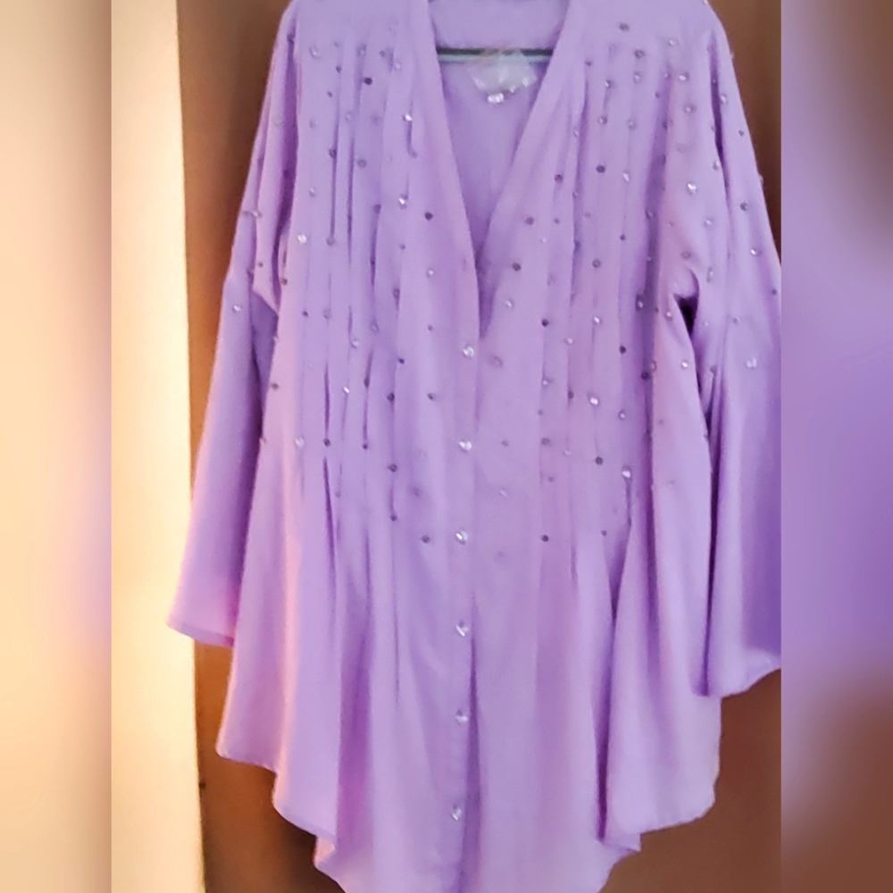 Beautiful Top by Roman's